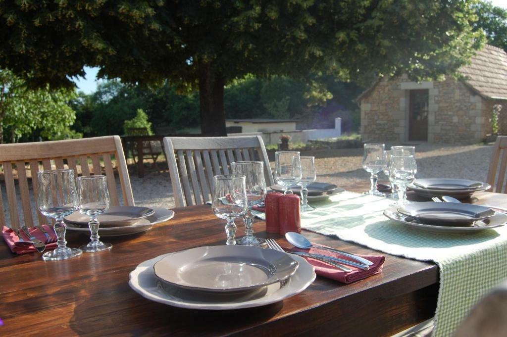 Chambres Et Table D'Hotes La Panacee Cuzance Exterior photo